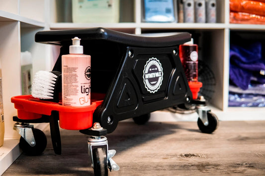 Tabouret d'esthétique avec support à bouteille